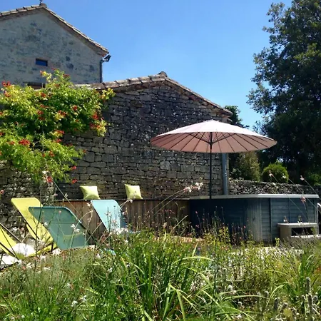 Hébergement de vacances La Vayssade - De Charme - 6 Pers - Piscine Jacuzzi&truffes *